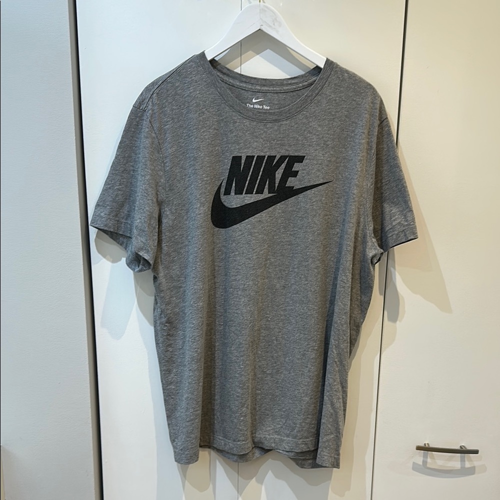 Nike Men's Heather Gray Tee